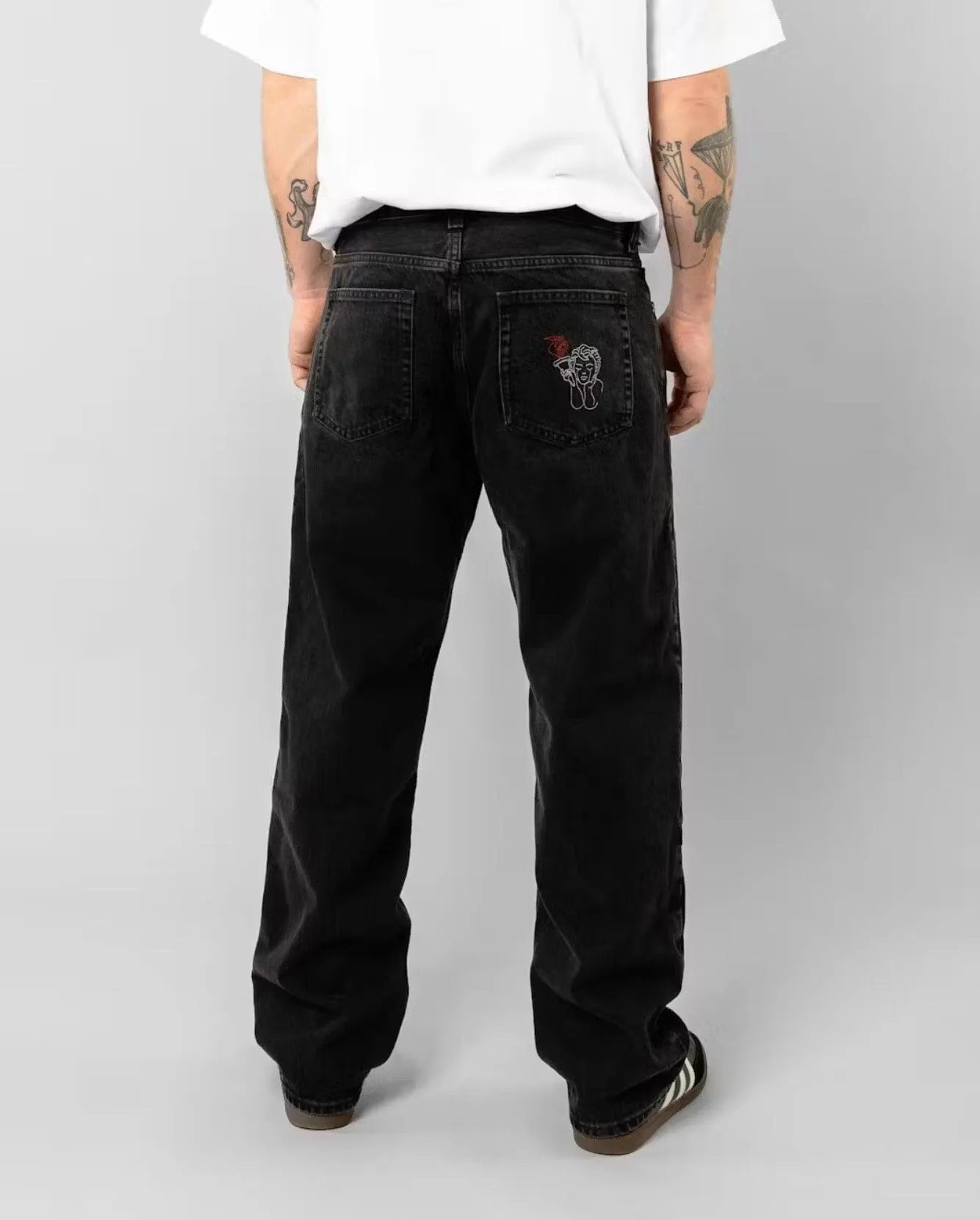 BEYOND MEDALS Loose Jeans Black