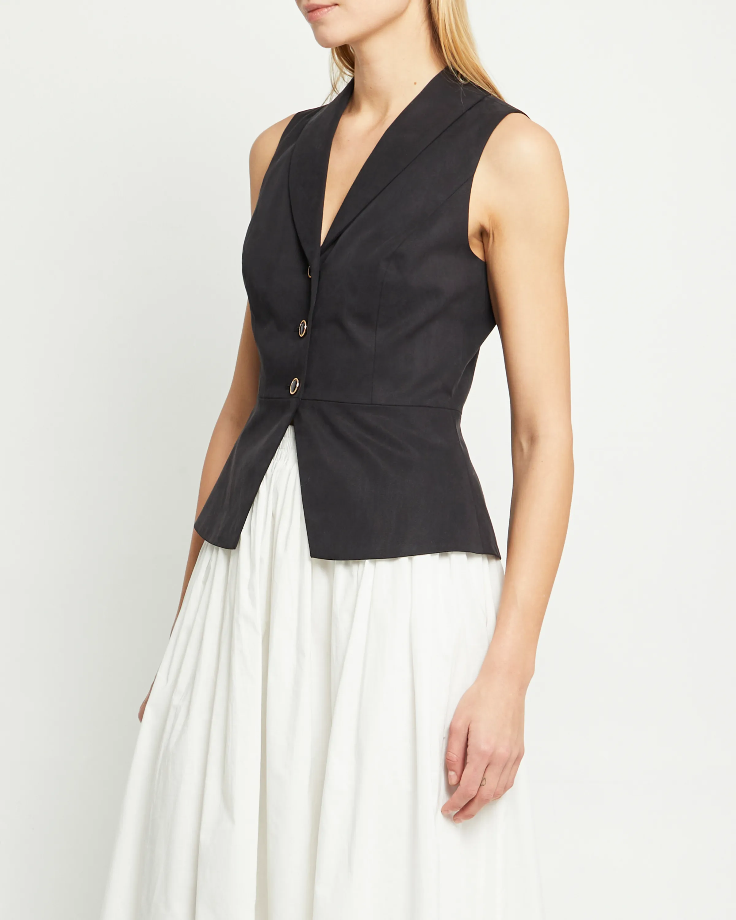 Leandra Vest