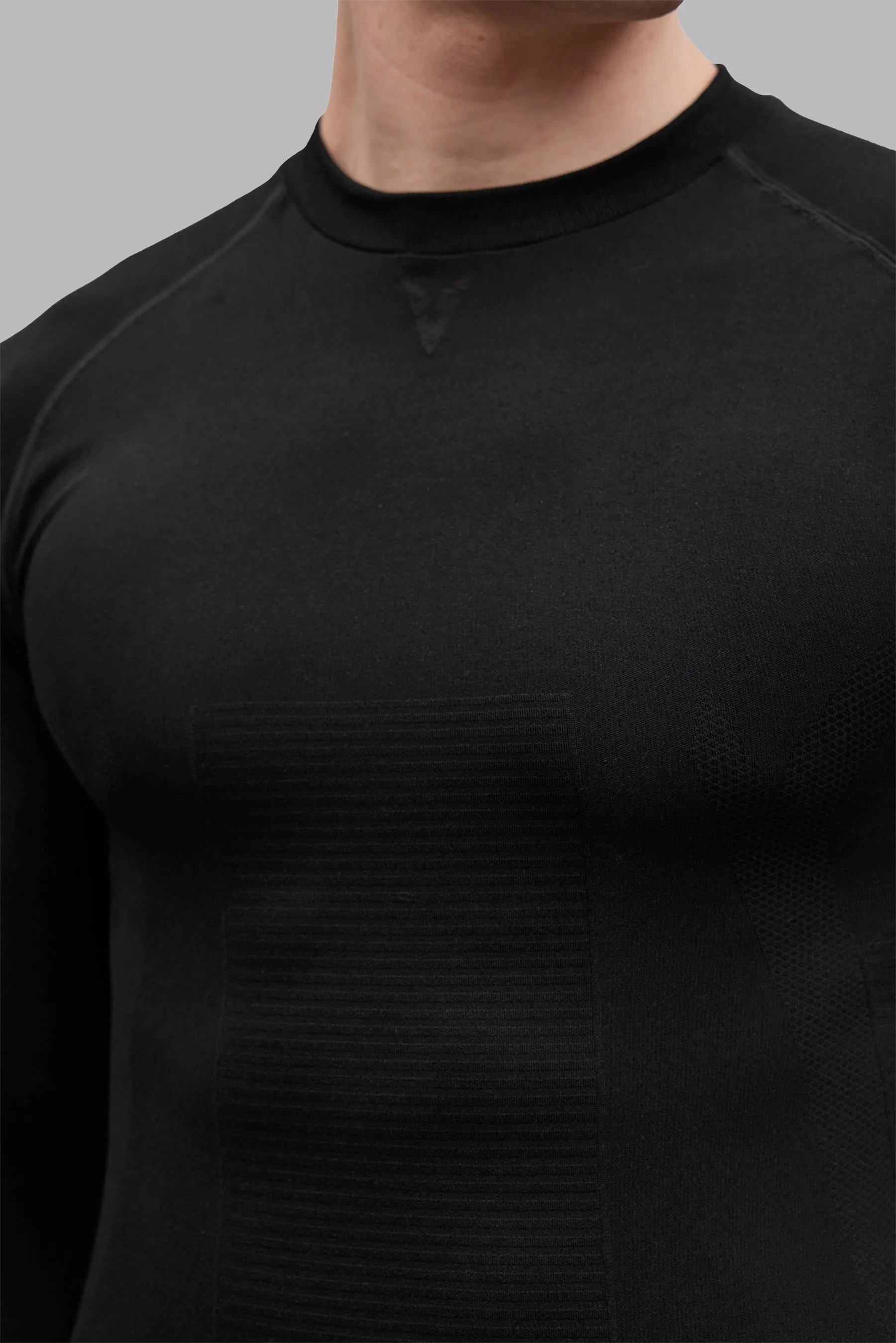 V_BASE SEAMLESS LONG SLEEVED T-SHIRT - Black